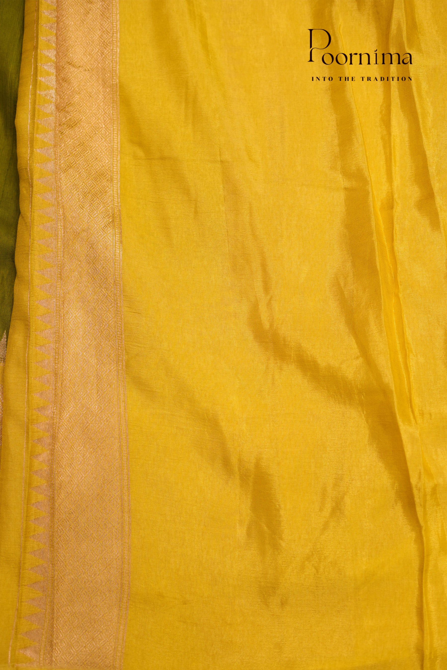 BENARASI PATTU- APPLE