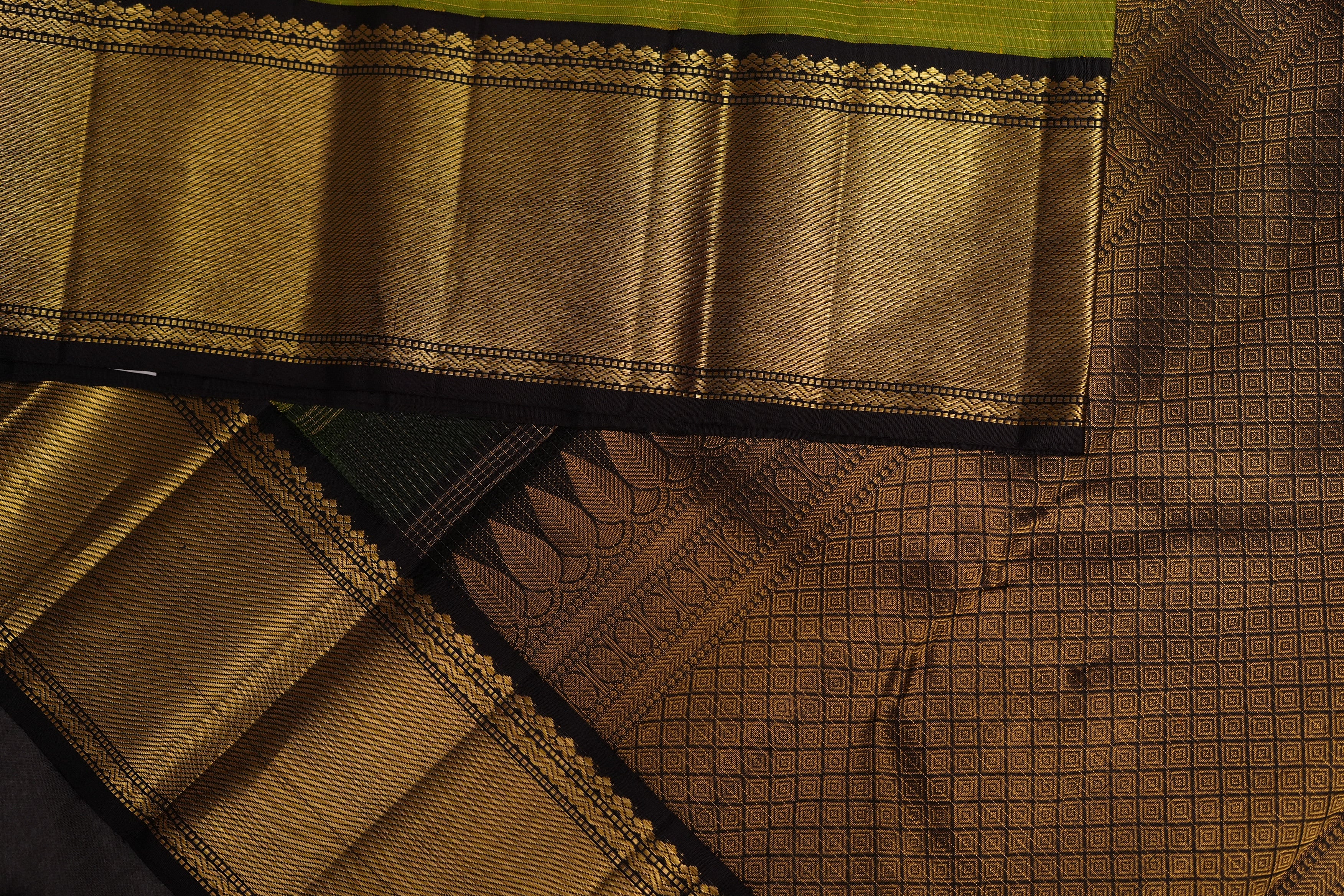 VINTAGE KANJEEVARAM - PARROT GREEN