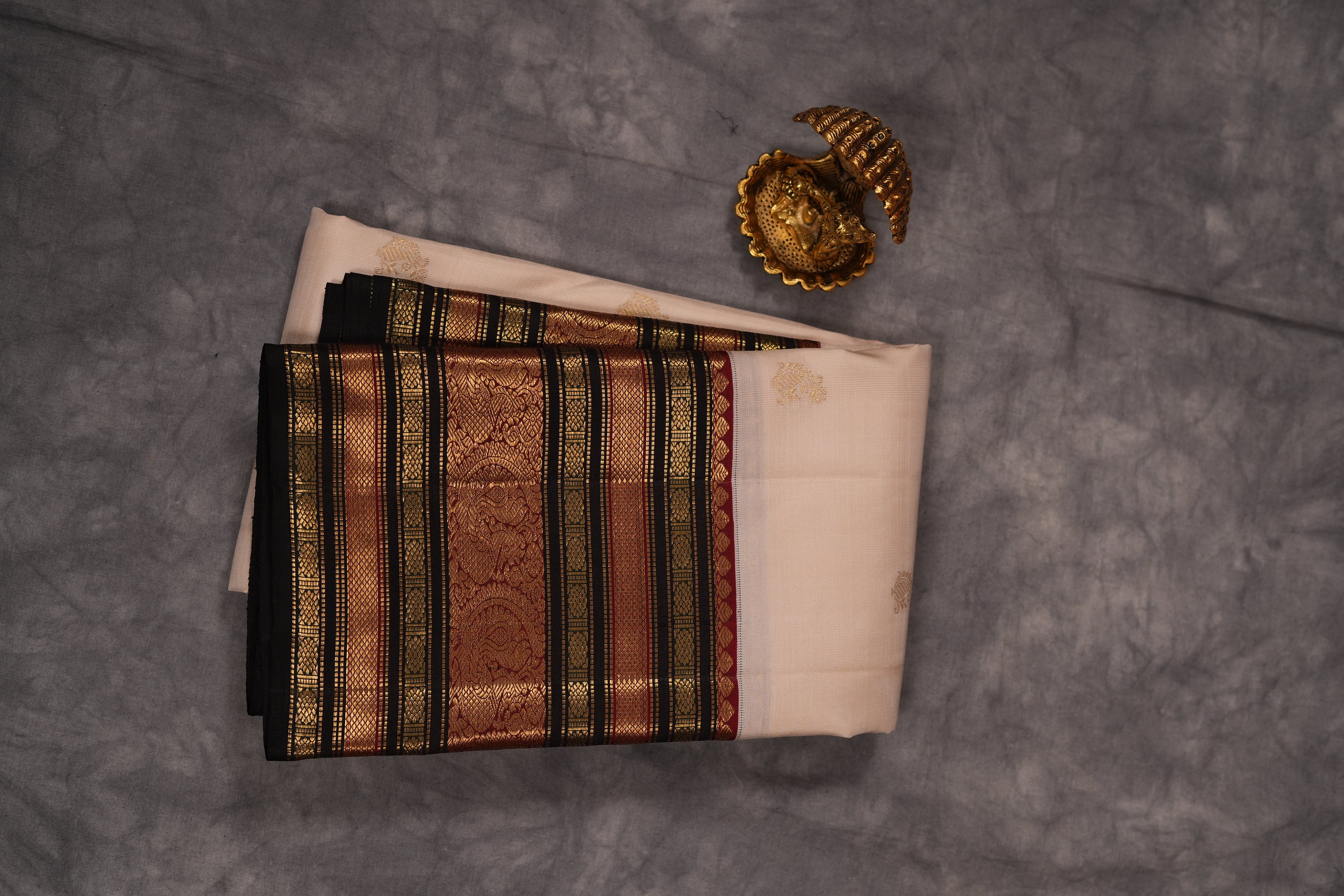 VINTAGE KANJEEVARAM - WHITE