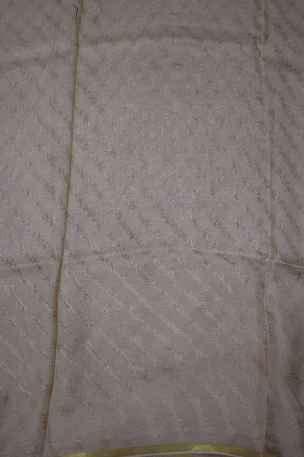 CREAM-GEORGETTE SAREER WITH SHIOBORI TIE & DIE