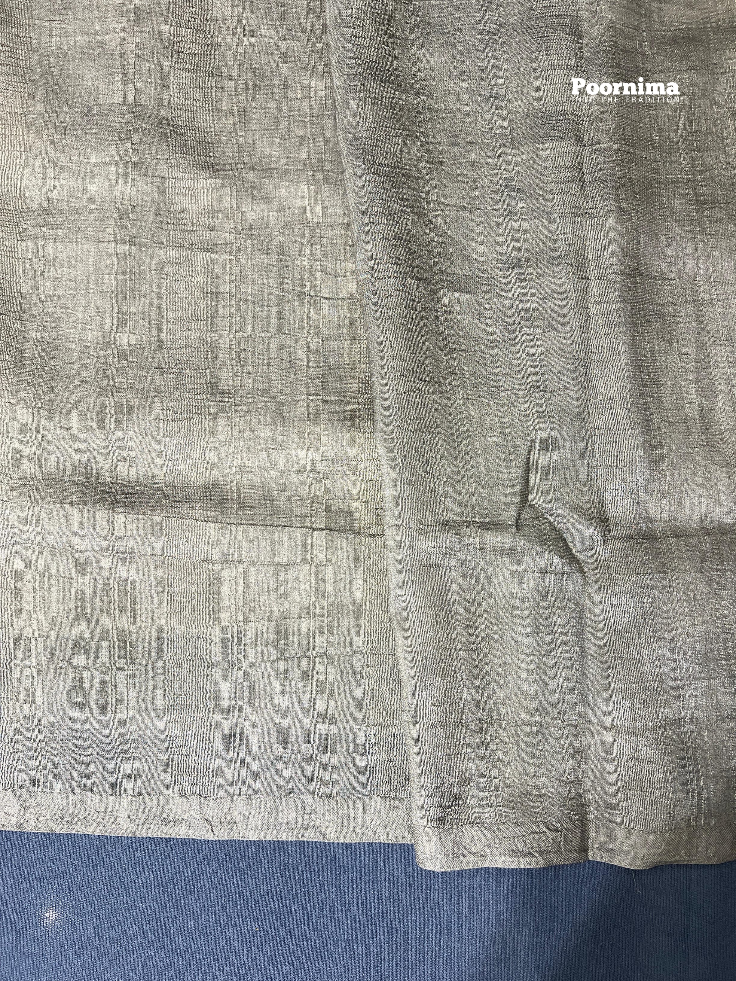 THUSSER WITH CREAM COLOUR ALOOVER SAREES WITH SOME FLOWERS AND LIFES DESIGN