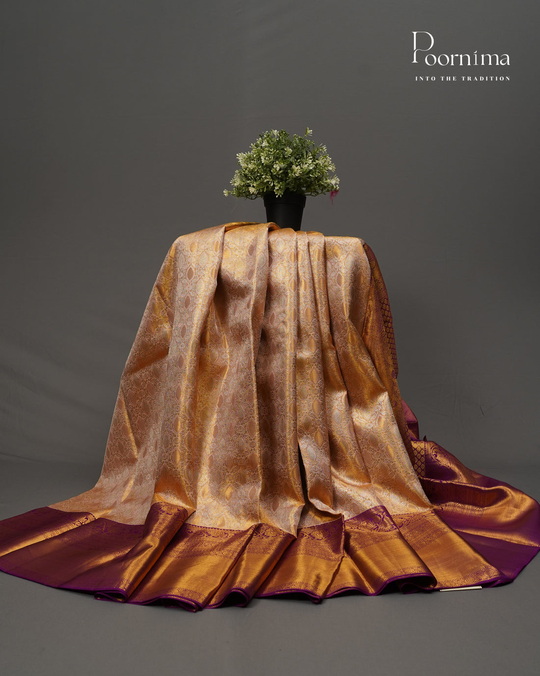 PURE KANJIVARAM SILK SAREE IN CREAM AND VIOLET COMBINATION WITH ALLOVER GOLD ZARI OVAL MOTIFS PATTERN