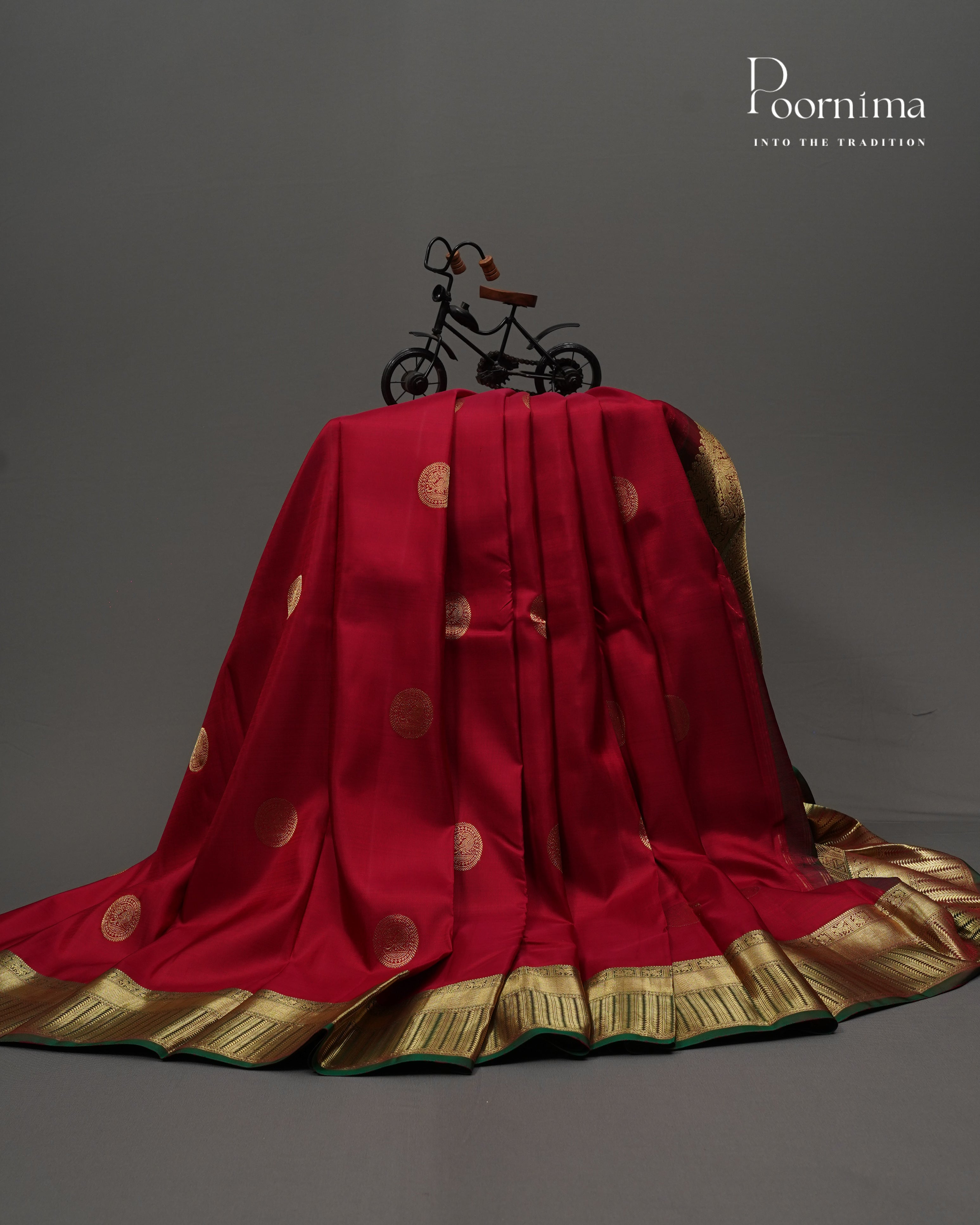 PURE KANJIVARAM SILK SAREE IN RED AND GREEN WITH ZARI BUTTI WOVEN || VINTAGE COLLECTION