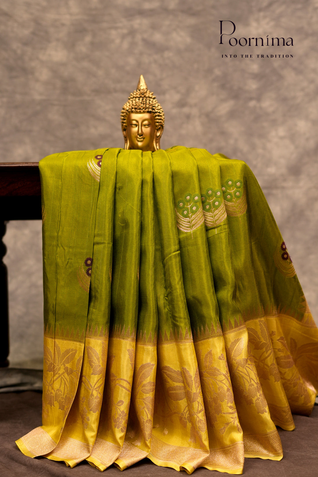 BENARASI PATTU- APPLE