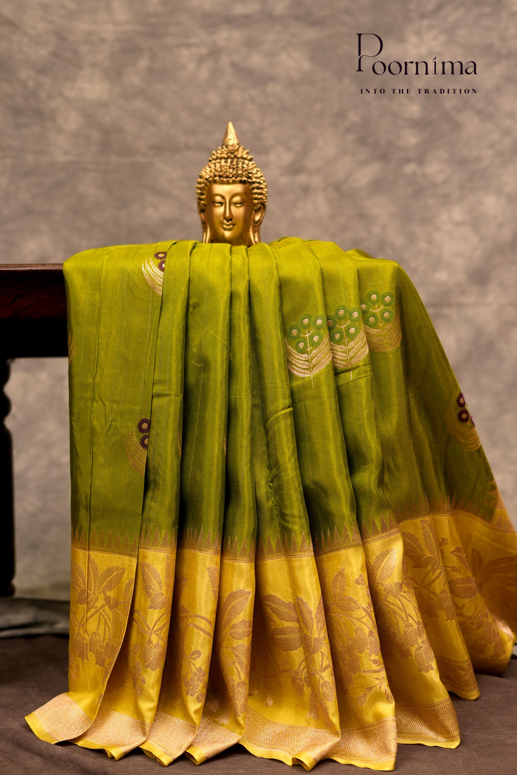 BENARASI PATTU- APPLE