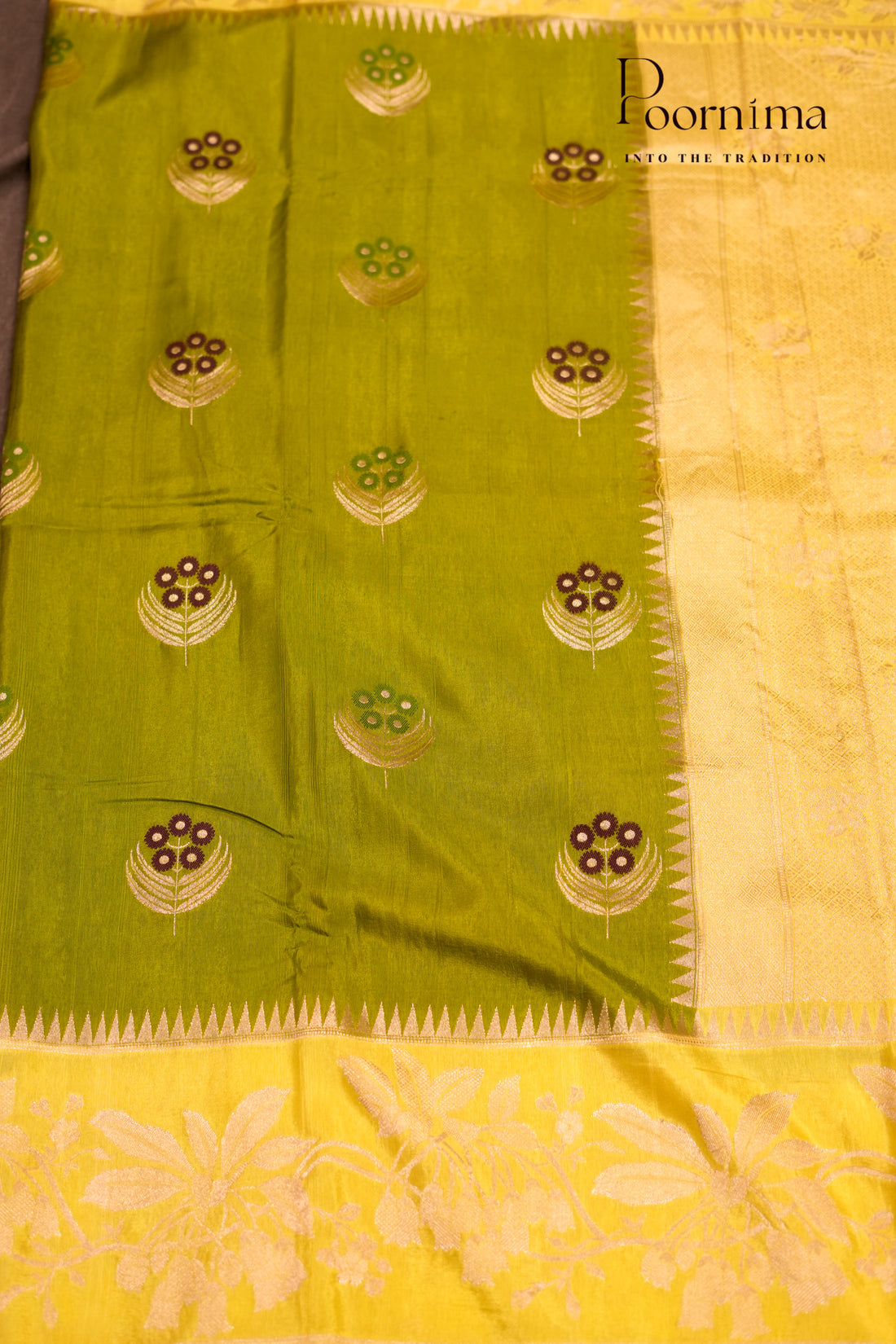 BENARASI PATTU- APPLE