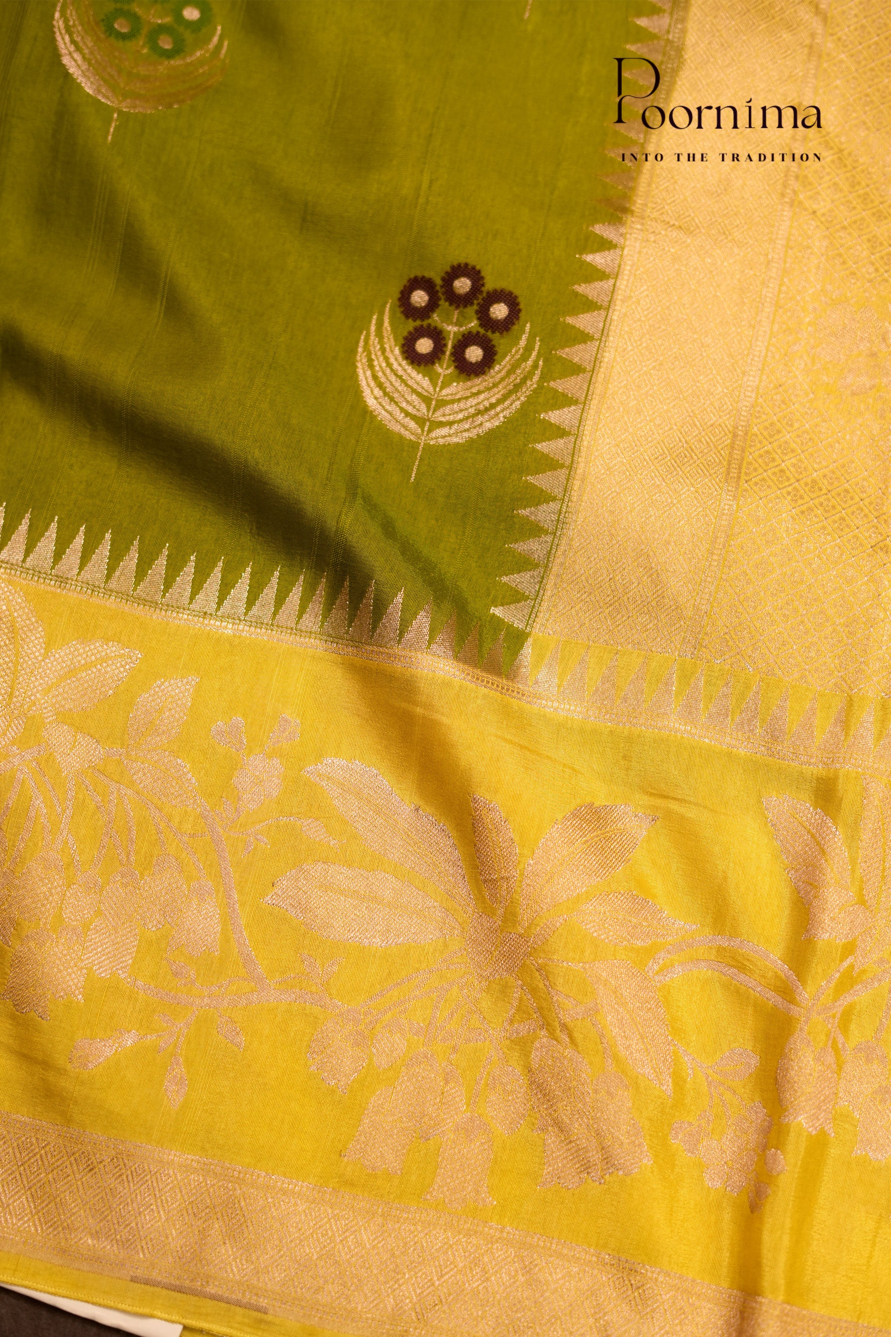 BENARASI PATTU- APPLE