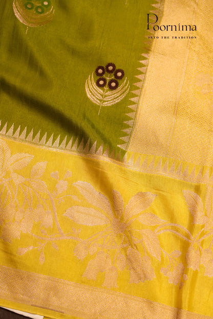 BENARASI PATTU- APPLE