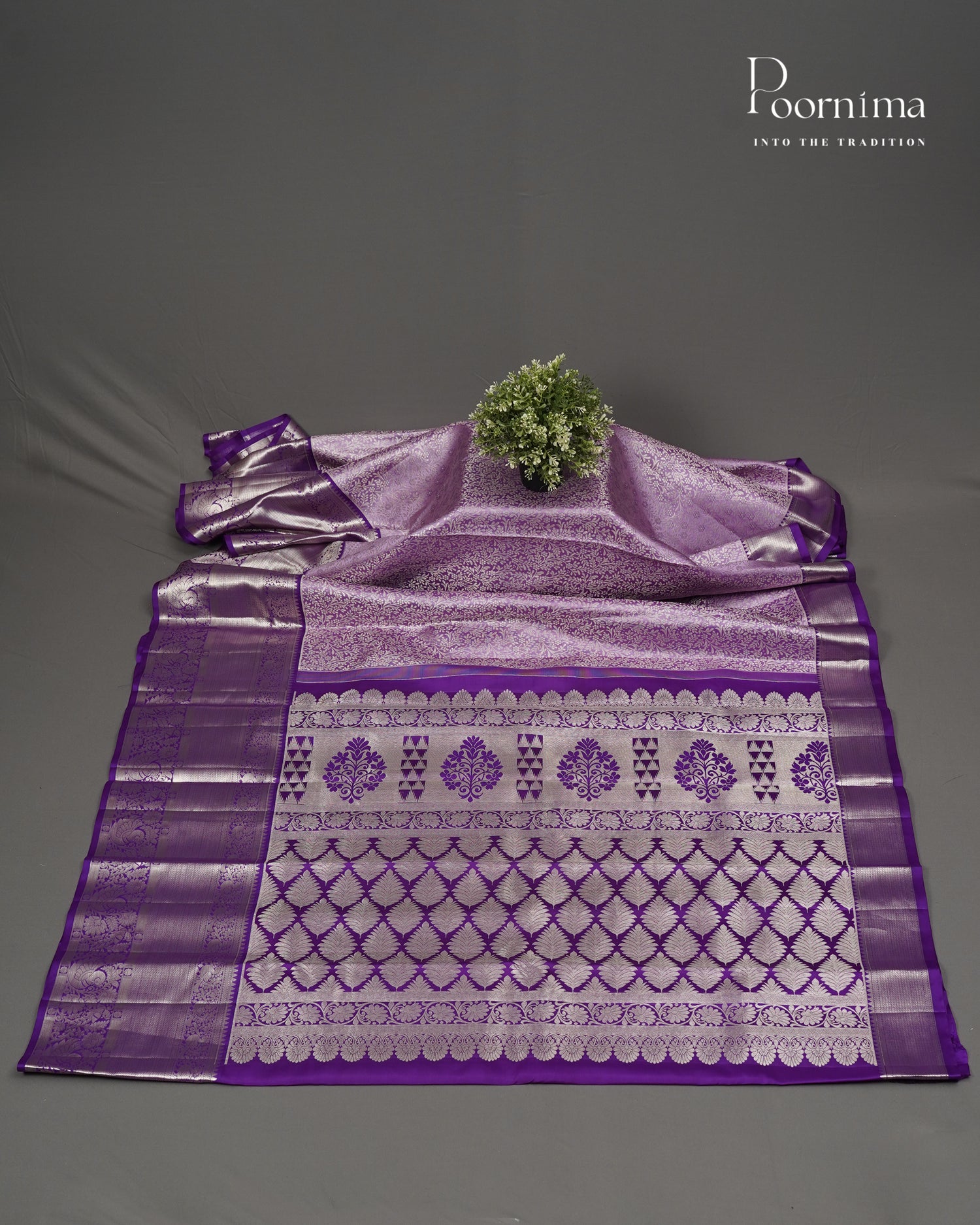 PURE KANJIVARAM SILK SAREE IN LAVENDER AND VIOLET COMBINATION WITH ALLOVER ZARI FLOWER WOVEN