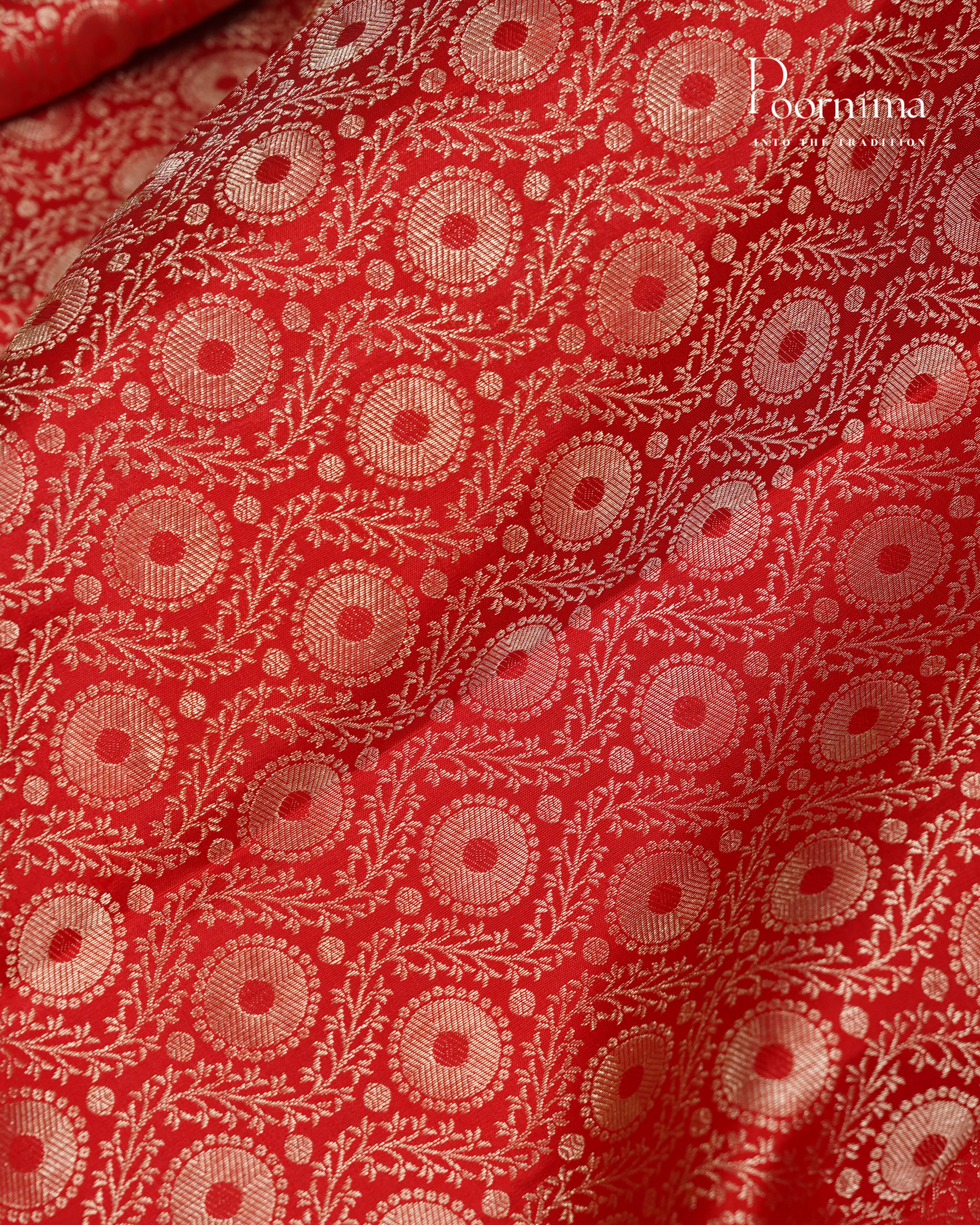 Pure Kanjivaram Silk Saree in Vibrant Red with Golden Zari and Contrasting Orange Border - A Timeless Masterpiece of Traditional Elegance
