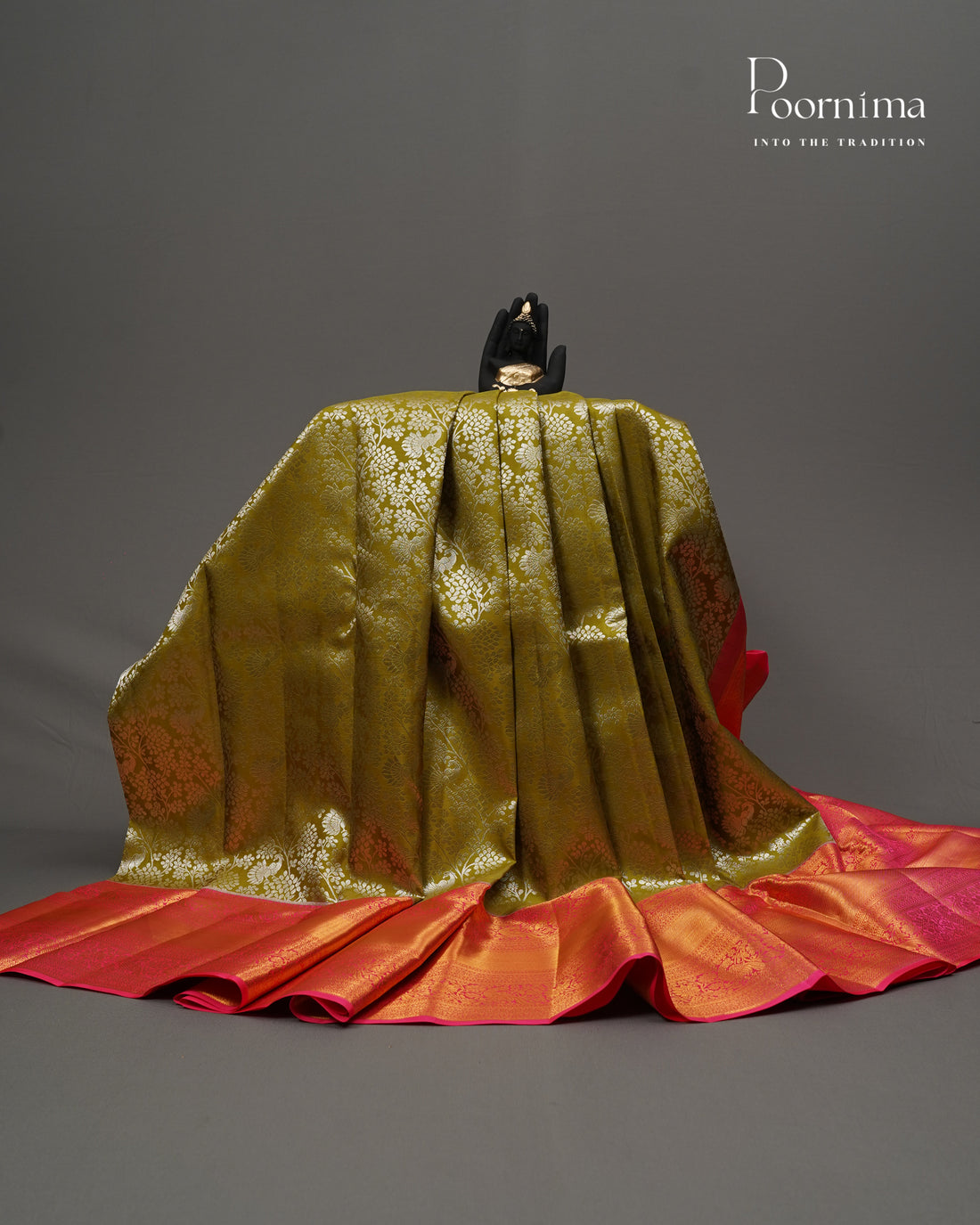 PURE KANJIVARAM SILK SAREE IN MEHANDHI GREEN AND PEACH COMBINATION WITH ALLOVER FLOWER ZARI WOVEN