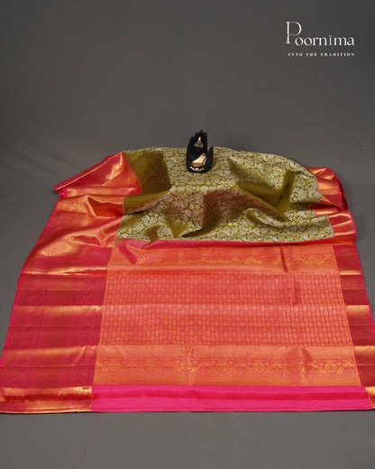 PURE KANJIVARAM SILK SAREE IN MEHANDHI GREEN AND PEACH COMBINATION WITH ALLOVER FLOWER ZARI WOVEN