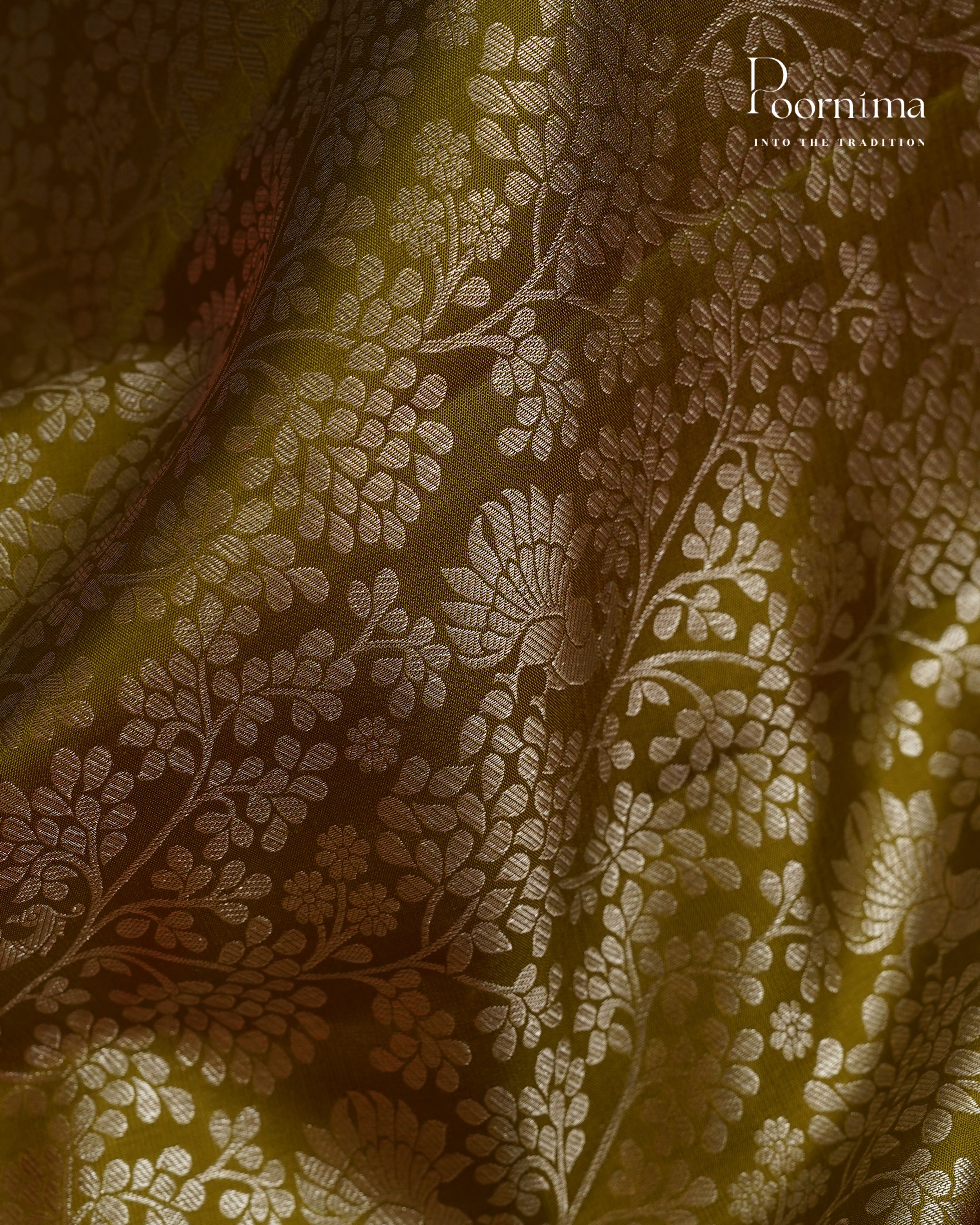 PURE KANJIVARAM SILK SAREE IN MEHANDHI GREEN AND PEACH COMBINATION WITH ALLOVER FLOWER ZARI WOVEN