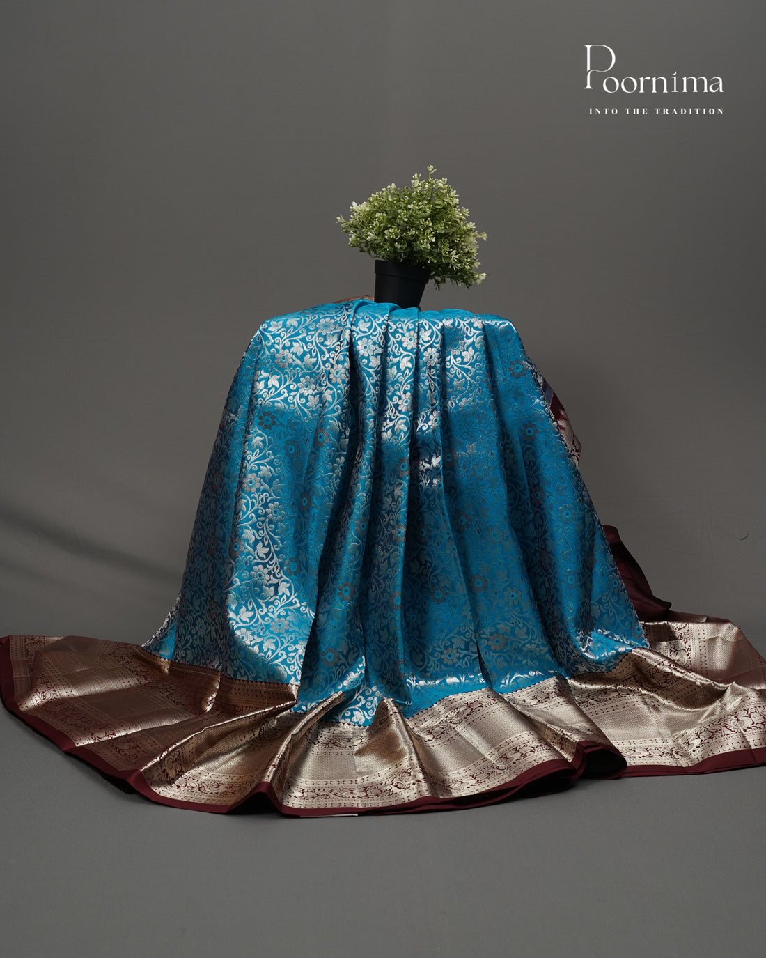 PURE KANJIVARAM SILK SAREE IN BLUE AND BROWN COMBINATION WITH ALLOVER SILVER ZARI WOVEN
