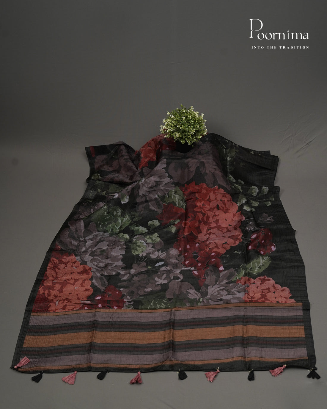 BLACK - CRUSHED LINEN OFFICE WEAR SAREE WITH FLORAL PRINTS AND BORDERLESS DESIGN
