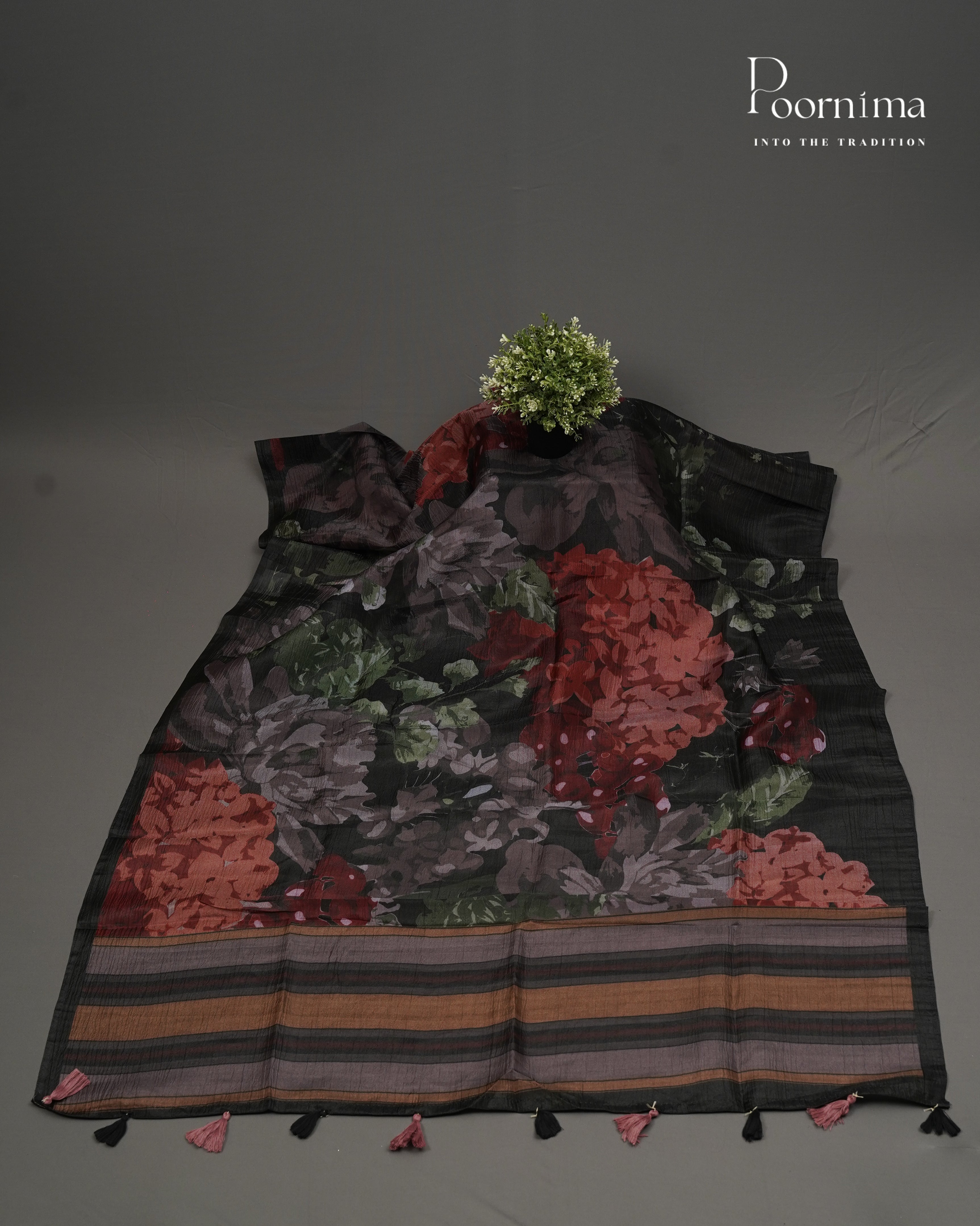 BLACK - CRUSHED LINEN OFFICE WEAR SAREE WITH FLORAL PRINTS AND BORDERLESS DESIGN