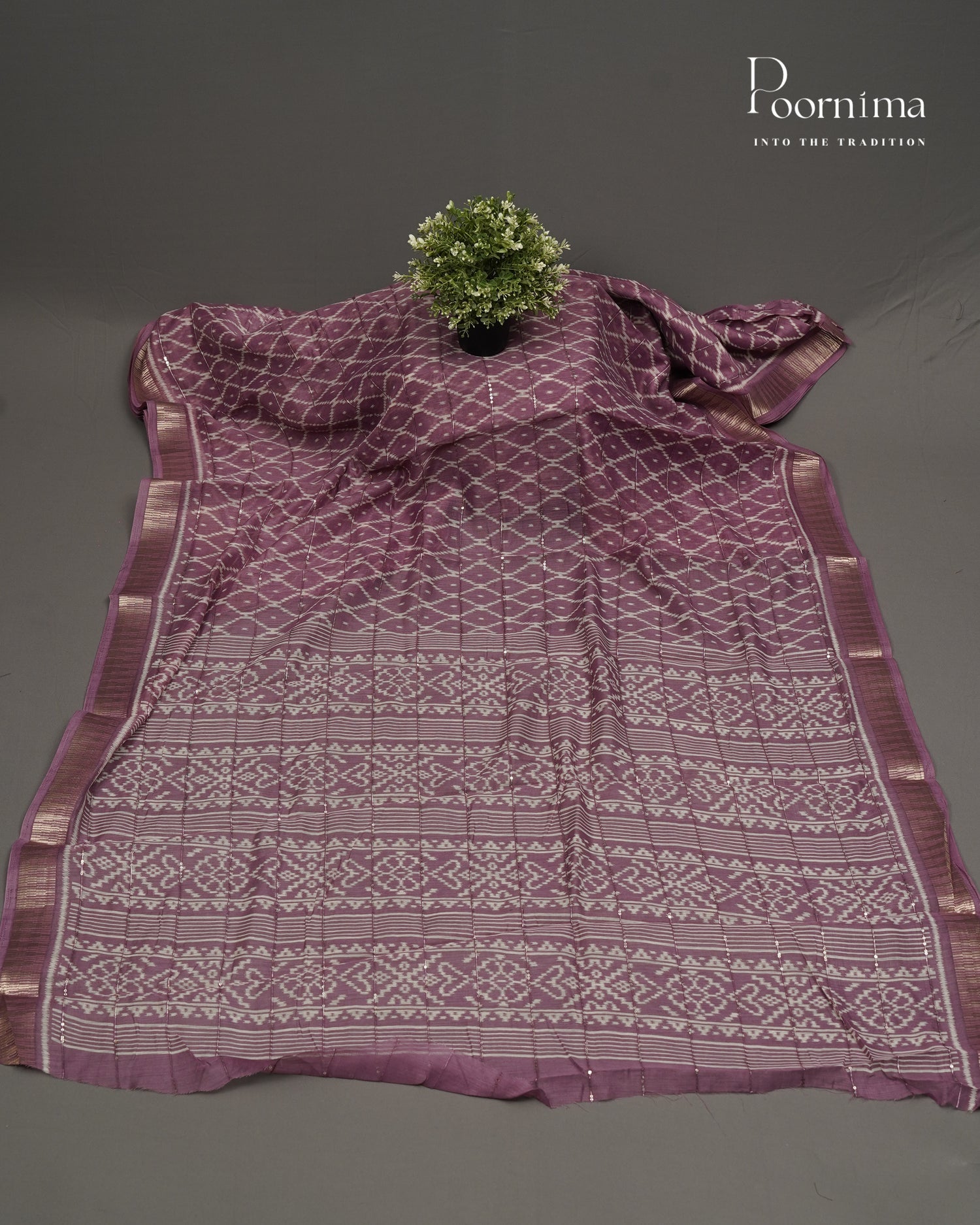 ONION PINK - SEMI CREPE SAREE WITH GEOMETRIC DISCHARGE PRINT, SEQUINS WORK &amp; TEMPLE PATTERN ZARI BORDER