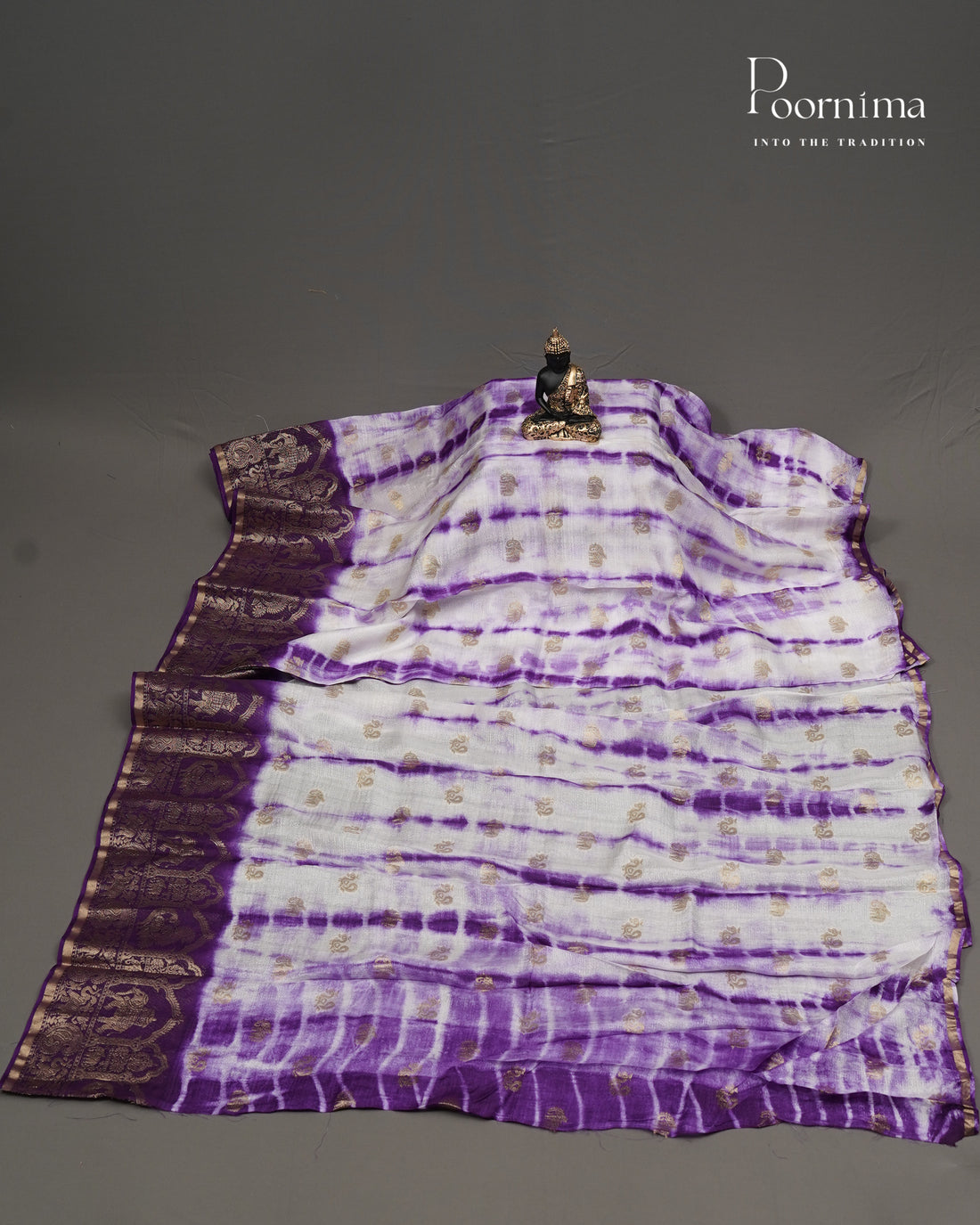 VISCOSE GEORGETTE SAREE IN WHITE & VIOLET WITH ALLOVER SHIBORI DESIGN, GOLD ZARI BUTTI AND ZARI BODER