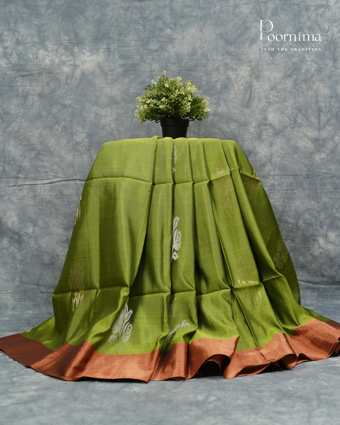 GREEN &amp; RED - ARNI KANJIVARAM SOFT SILK SAREE WITH ALLOVER ZARI BUTTI AND ZARI BORDER