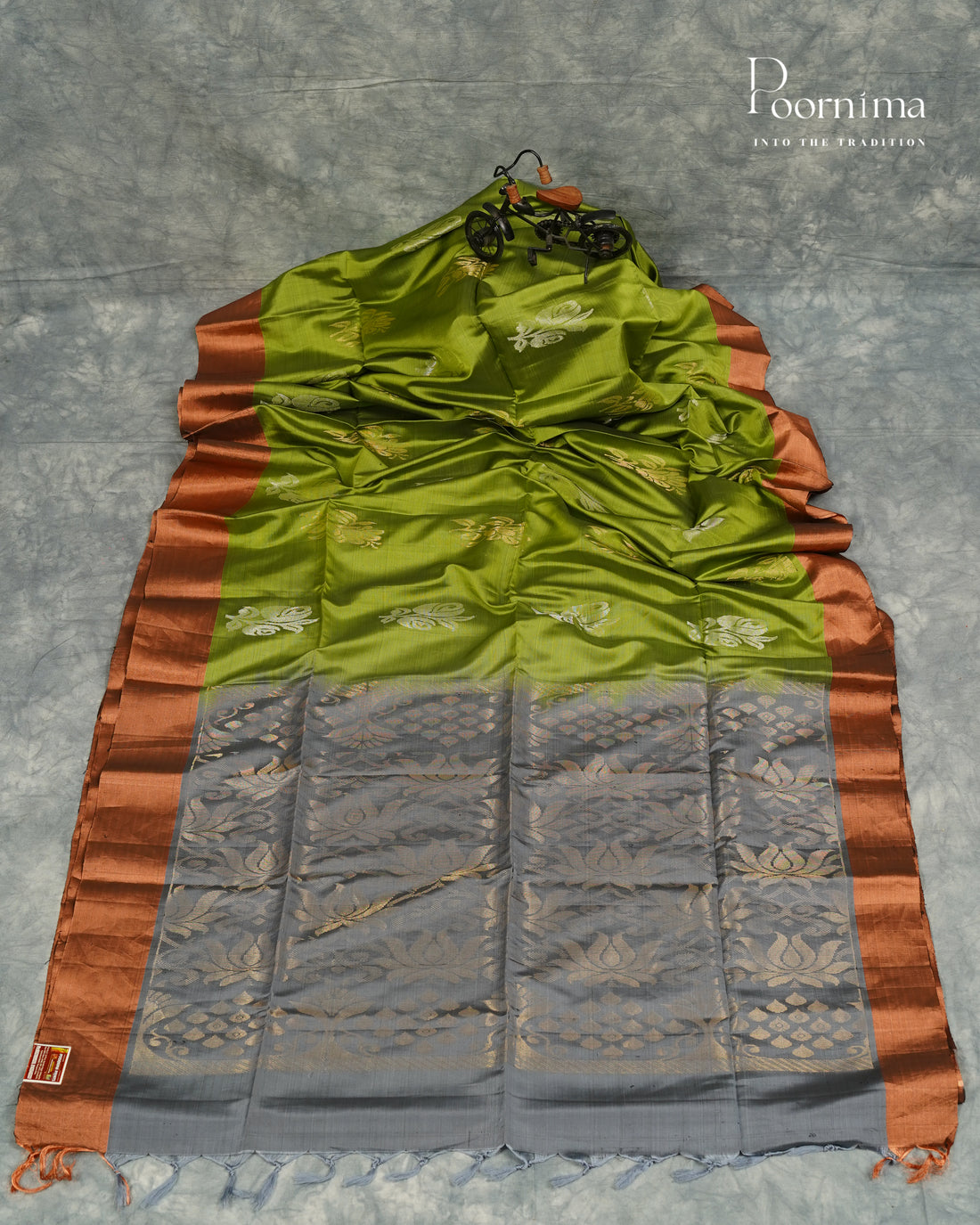 GREEN &amp; RED - ARNI KANJIVARAM SOFT SILK SAREE WITH ALLOVER ZARI BUTTI AND ZARI BORDER